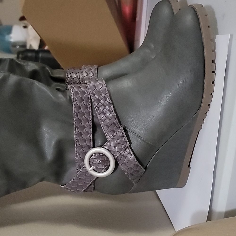 Wedge boots